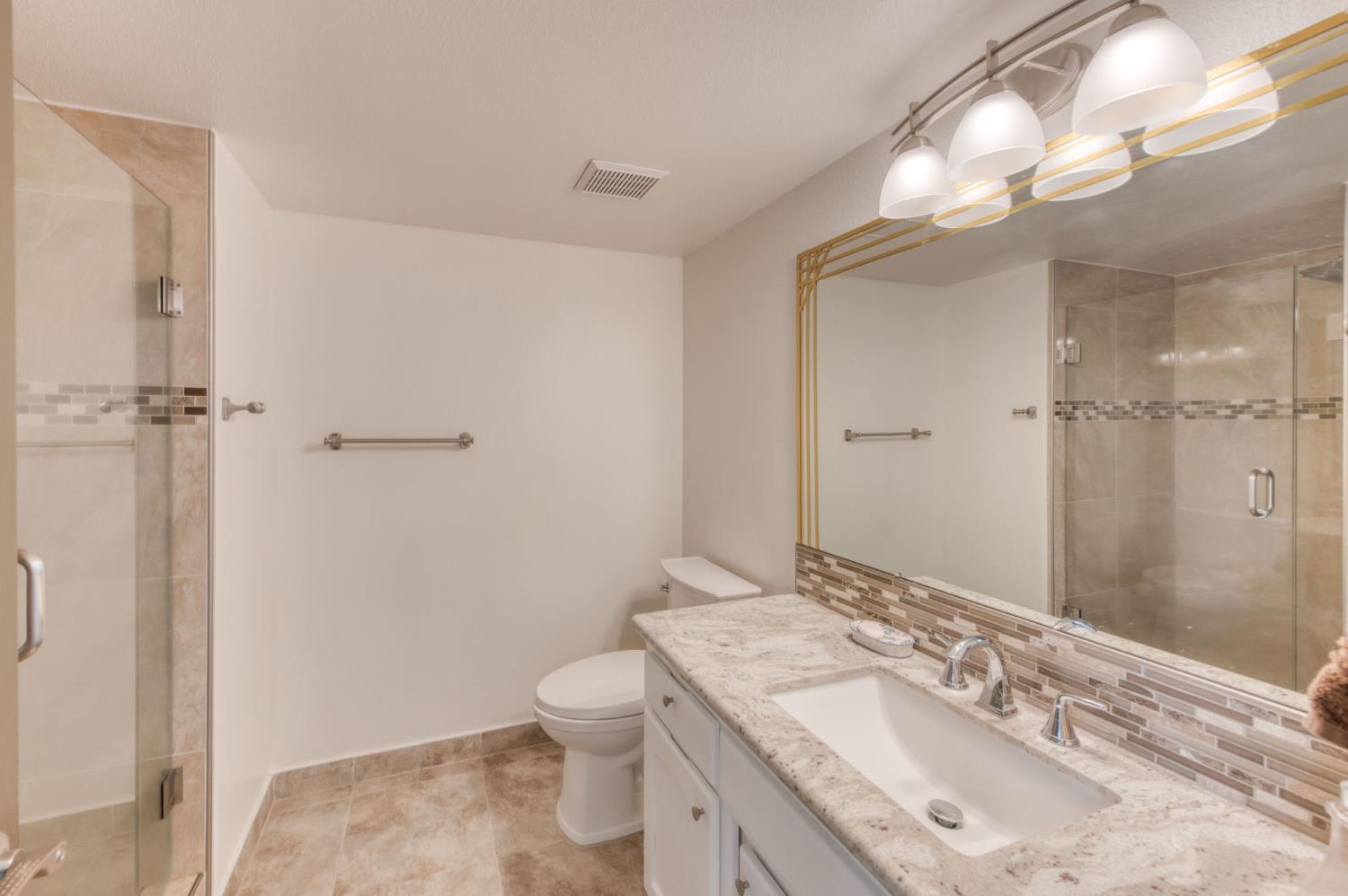 1917 E Serena Ave, Fresno, CA 93720