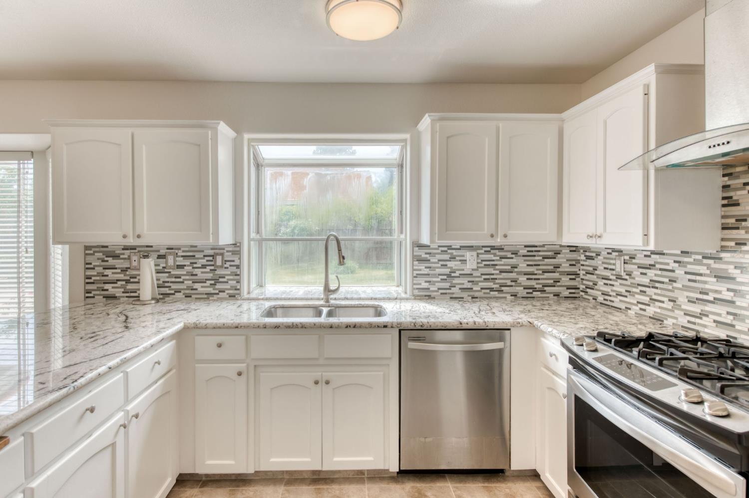 1917 E Serena Ave, Fresno, CA 93720