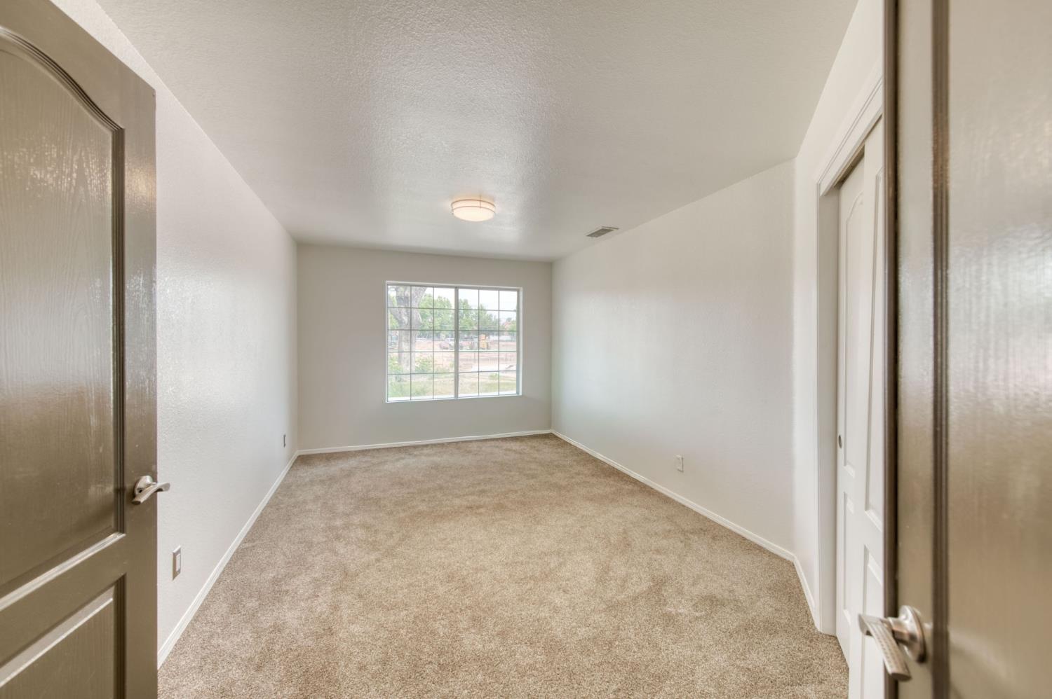 1917 E Serena Ave, Fresno, CA 93720