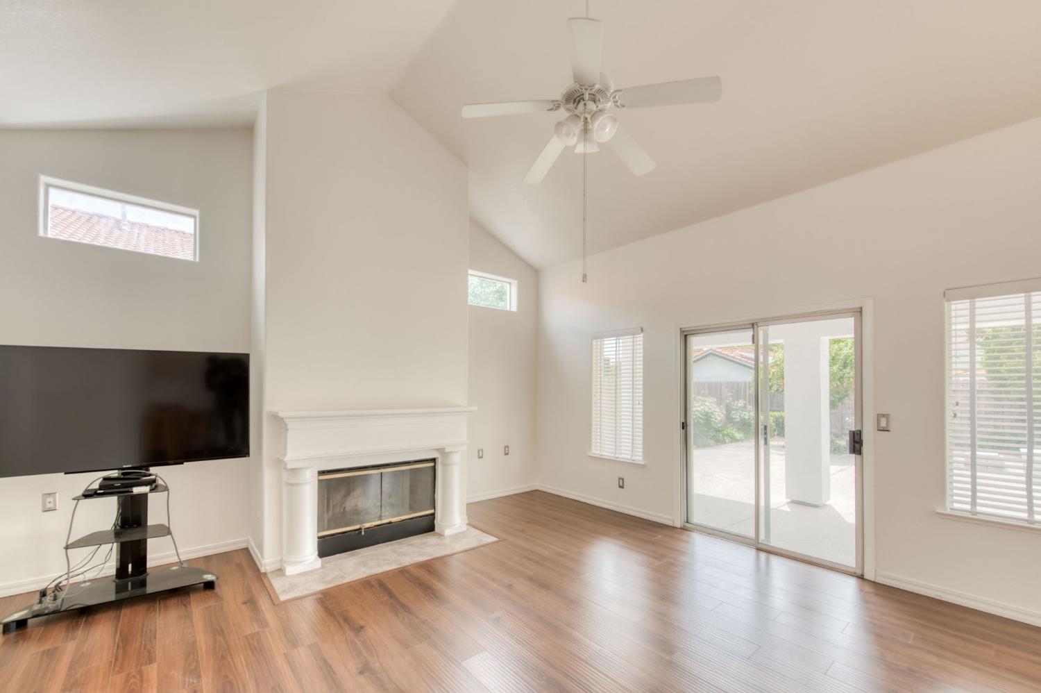 1917 E Serena Ave, Fresno, CA 93720