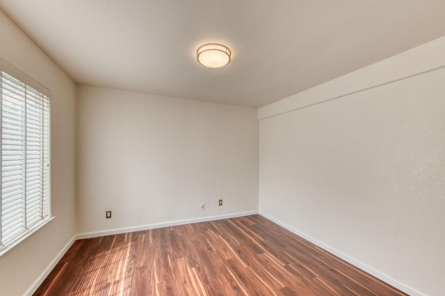 1917 E Serena Ave, Fresno, CA 93720