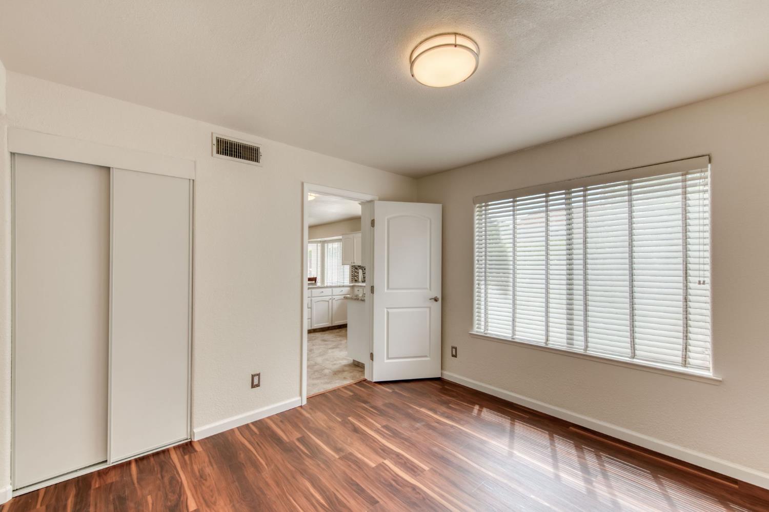 1917 E Serena Ave, Fresno, CA 93720