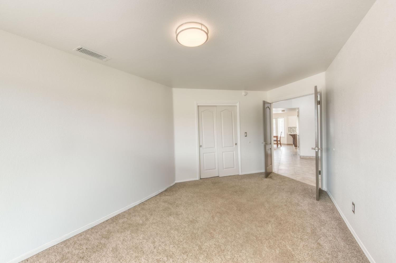 1917 E Serena Ave, Fresno, CA 93720