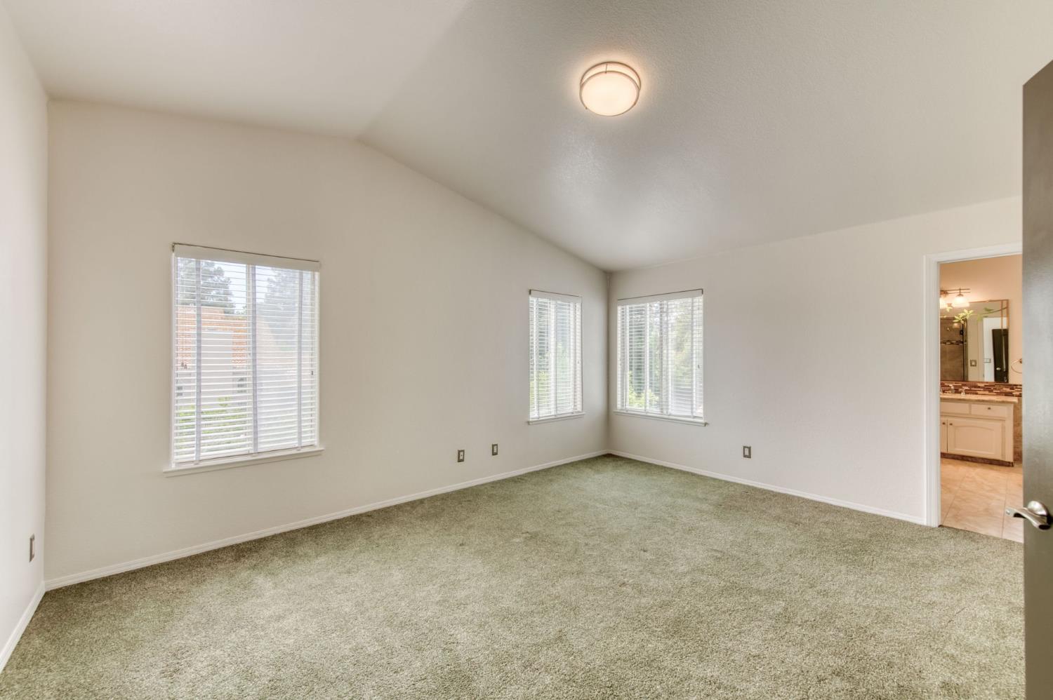 1917 E Serena Ave, Fresno, CA 93720