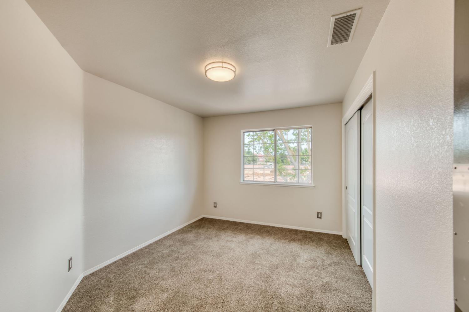 1917 E Serena Ave, Fresno, CA 93720