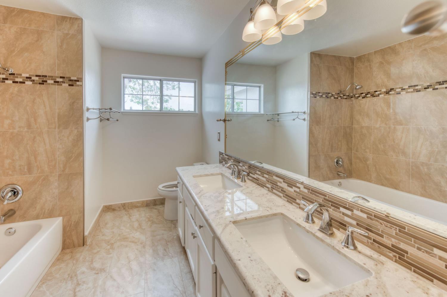 1917 E Serena Ave, Fresno, CA 93720