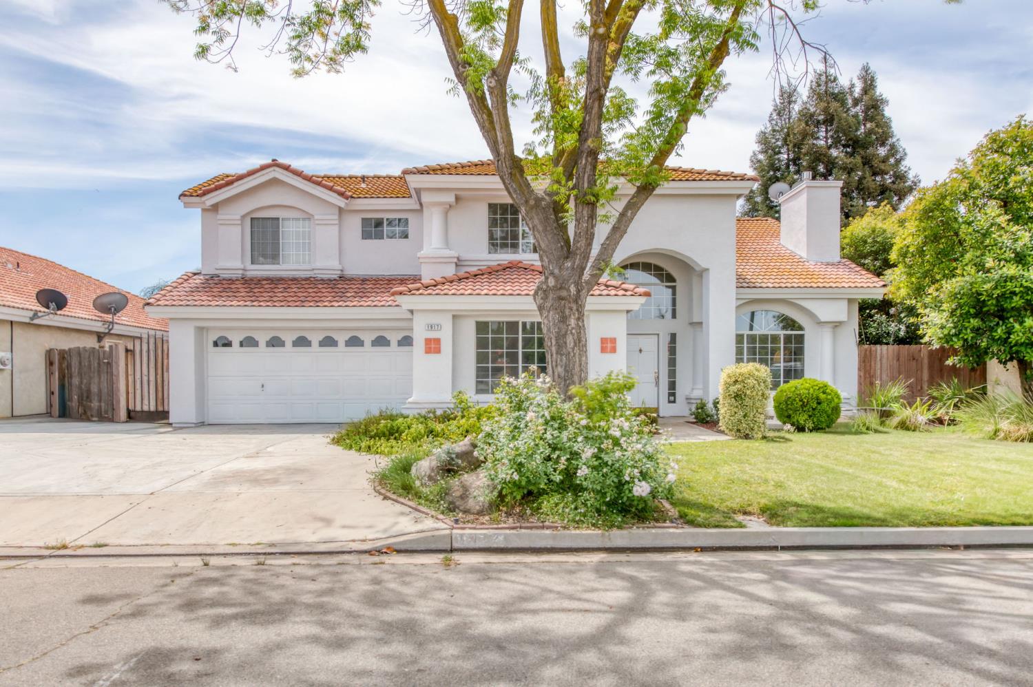 1917 E Serena Ave, Fresno, CA 93720