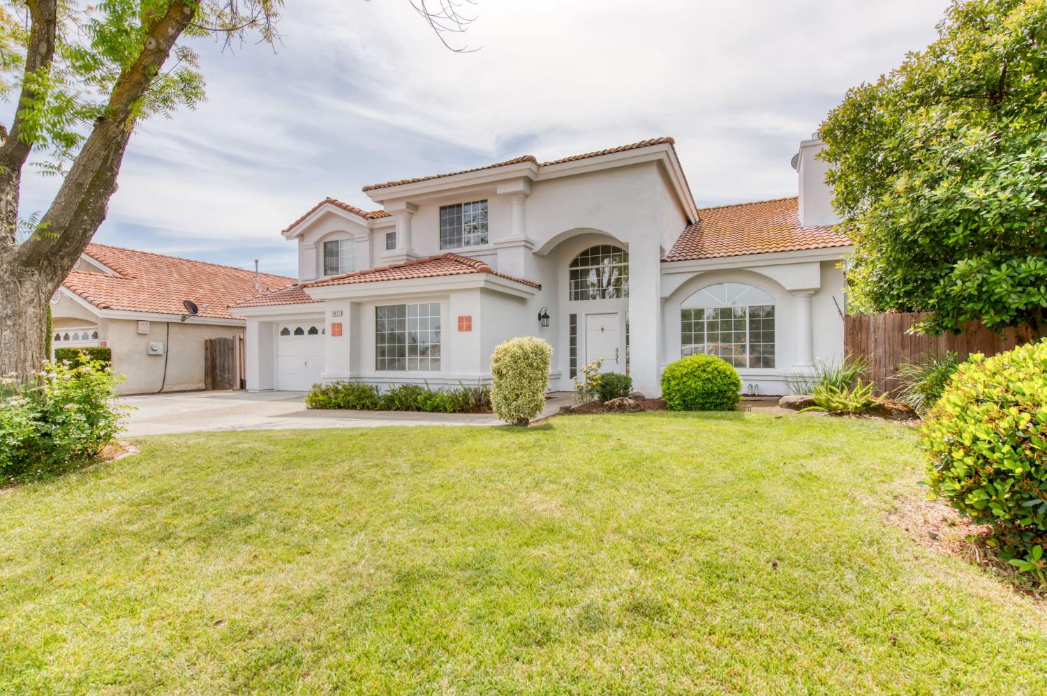 1917 E Serena Ave, Fresno, CA 93720