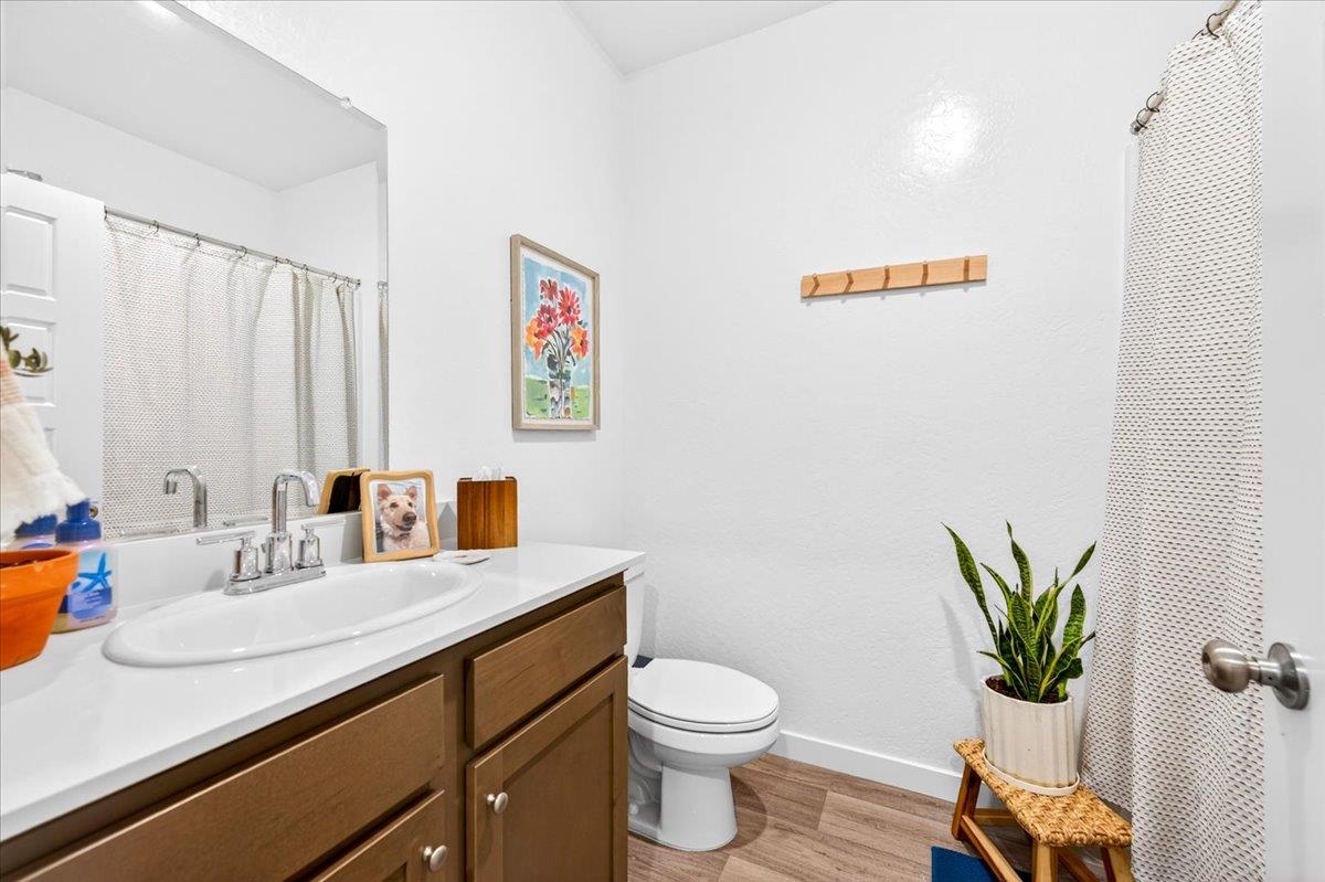 7118 W Willis Ave, Fresno, CA 93723