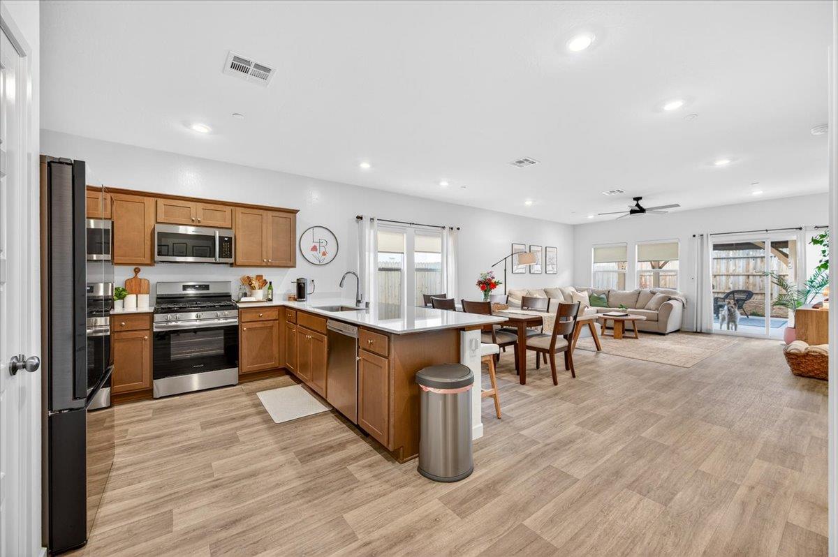 7118 W Willis Ave, Fresno, CA 93723