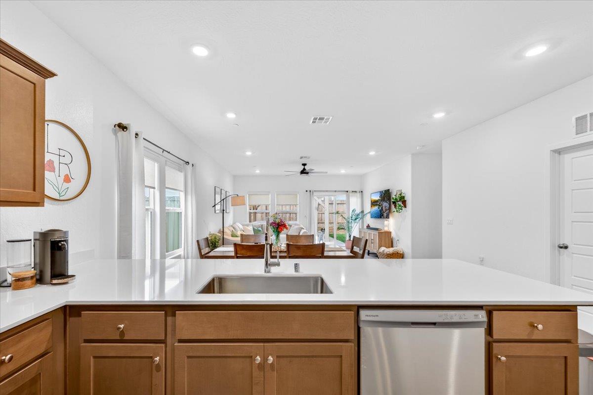 7118 W Willis Ave, Fresno, CA 93723