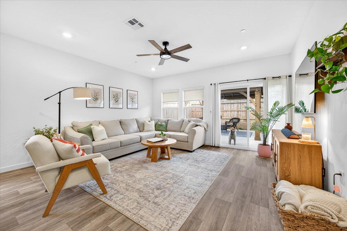 7118 W Willis Ave, Fresno, CA 93723