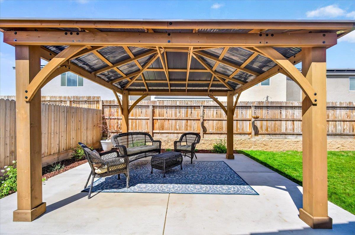 7118 W Willis Ave, Fresno, CA 93723