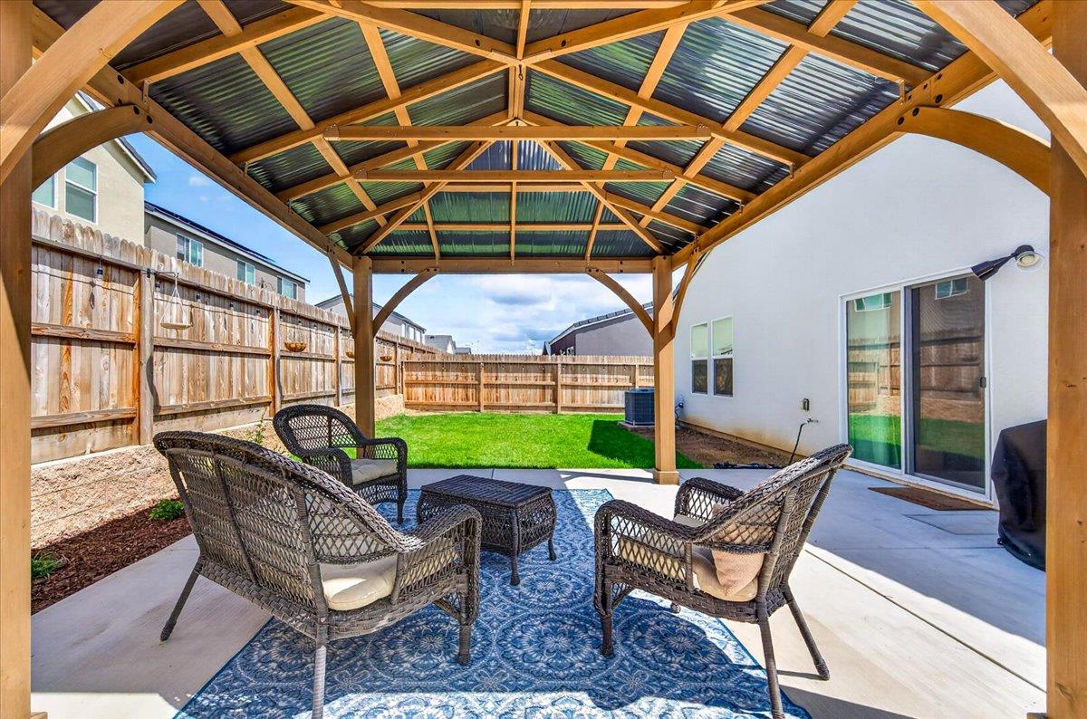 7118 W Willis Ave, Fresno, CA 93723