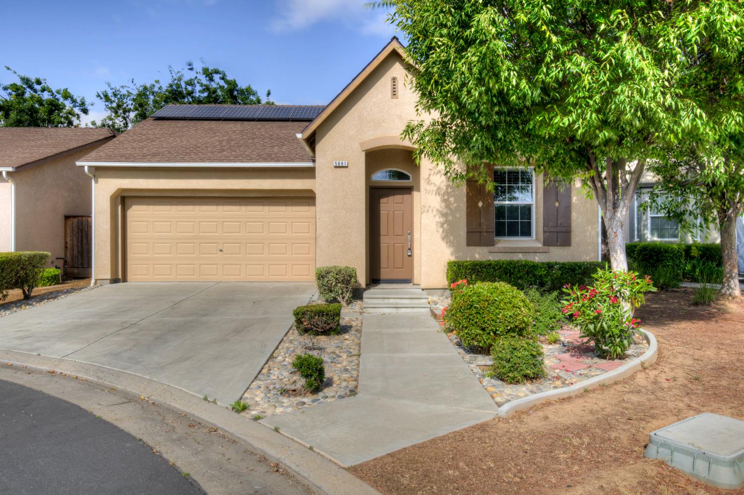 5691 N Crabapple Dr, Fresno, CA 93711