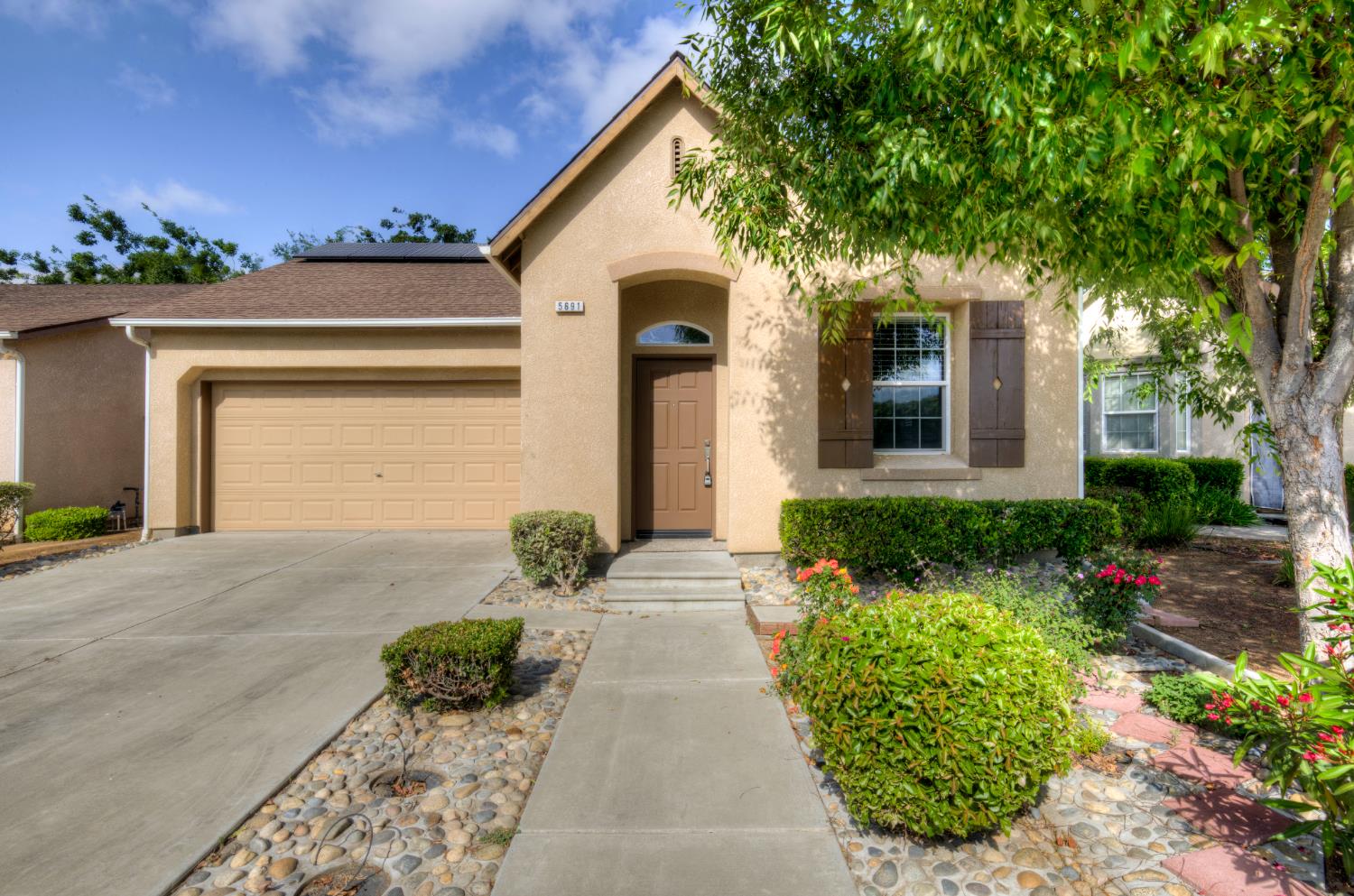 5691 N Crabapple Dr, Fresno, CA 93711