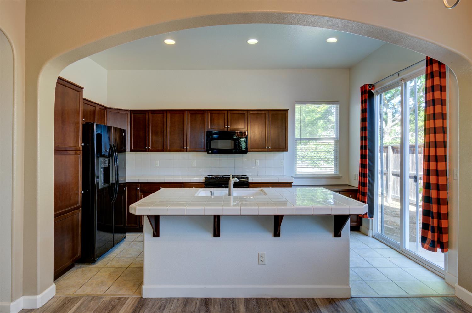 5691 N Crabapple Dr, Fresno, CA 93711