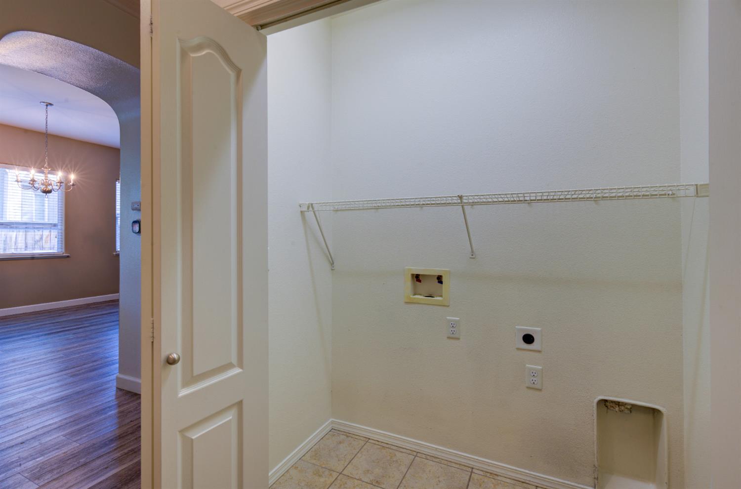 5691 N Crabapple Dr, Fresno, CA 93711