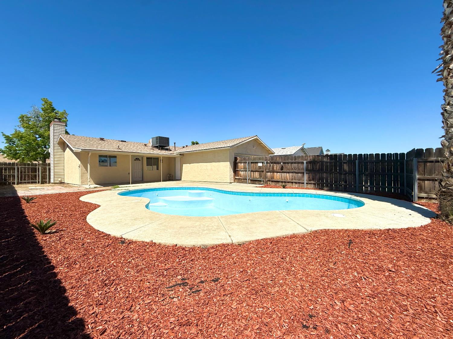 725 S Monterey Ave, Coalinga, CA 93210