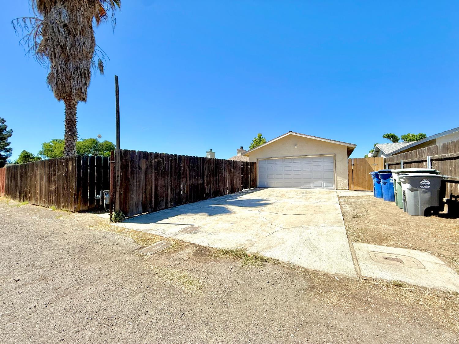 725 S Monterey Ave, Coalinga, CA 93210