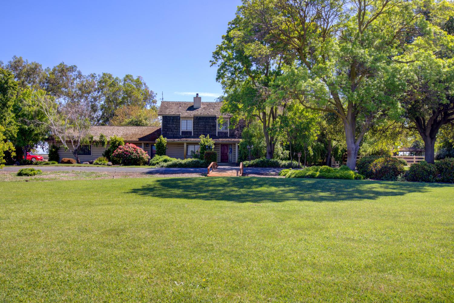 15686 Cozzi Ave, Dos Palos, CA 93620