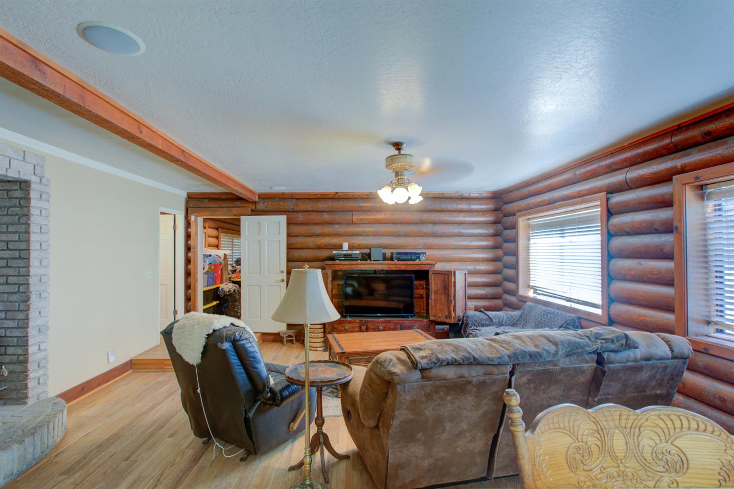 15686 Cozzi Ave, Dos Palos, CA 93620