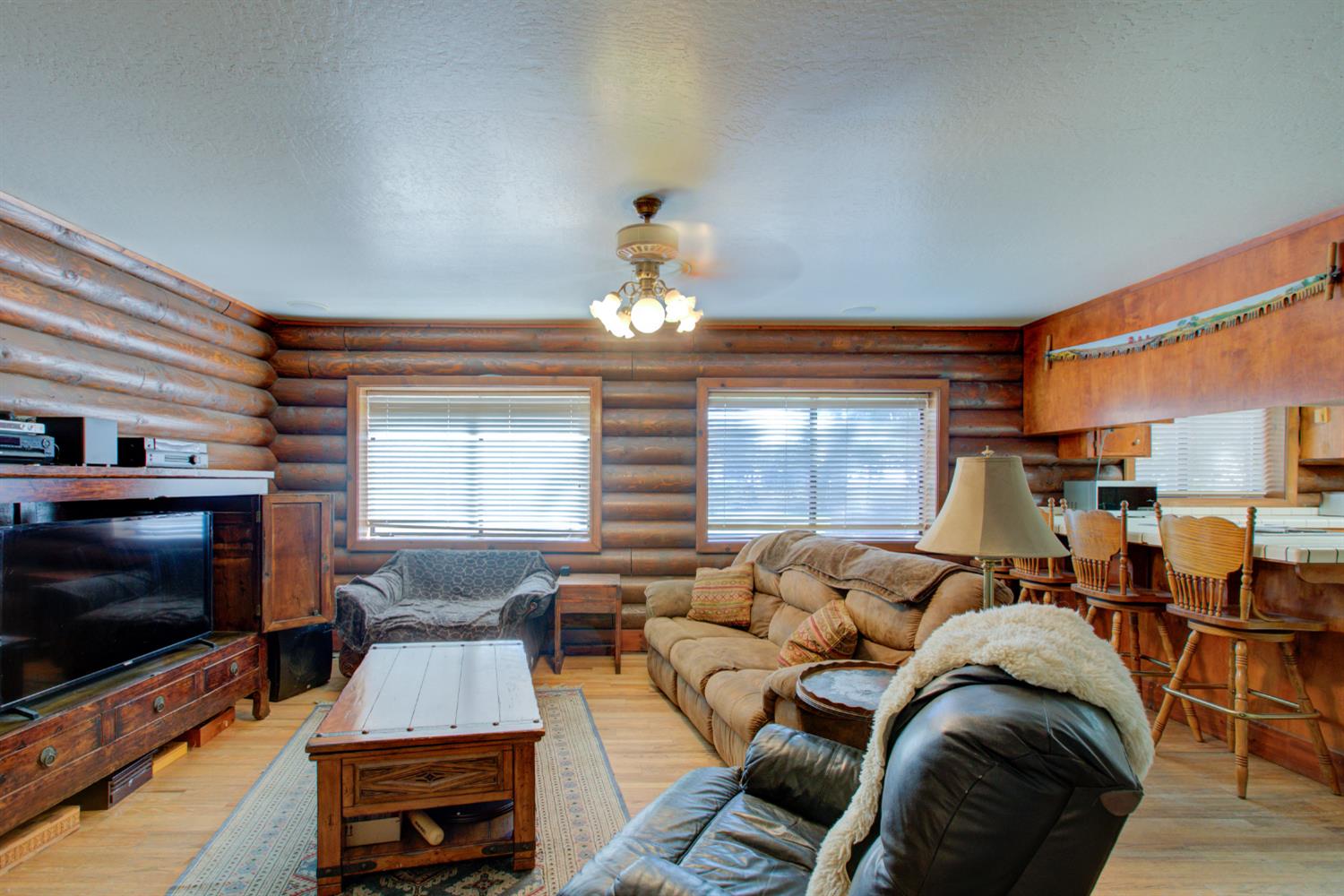 15686 Cozzi Ave, Dos Palos, CA 93620