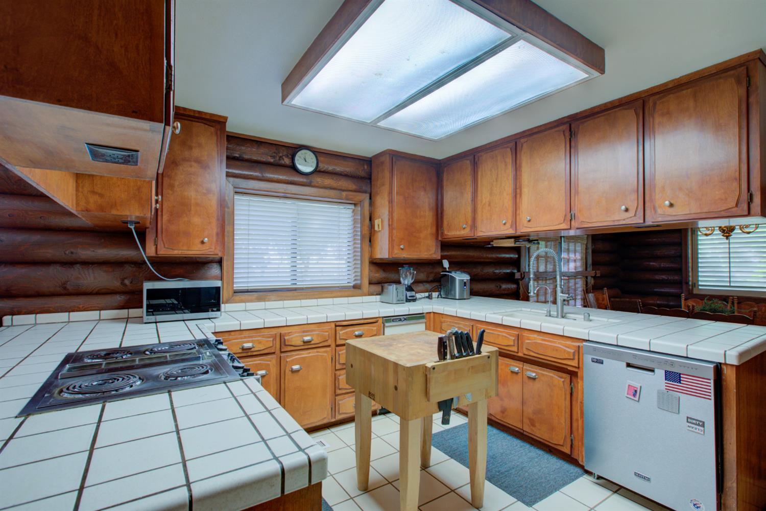 15686 Cozzi Ave, Dos Palos, CA 93620