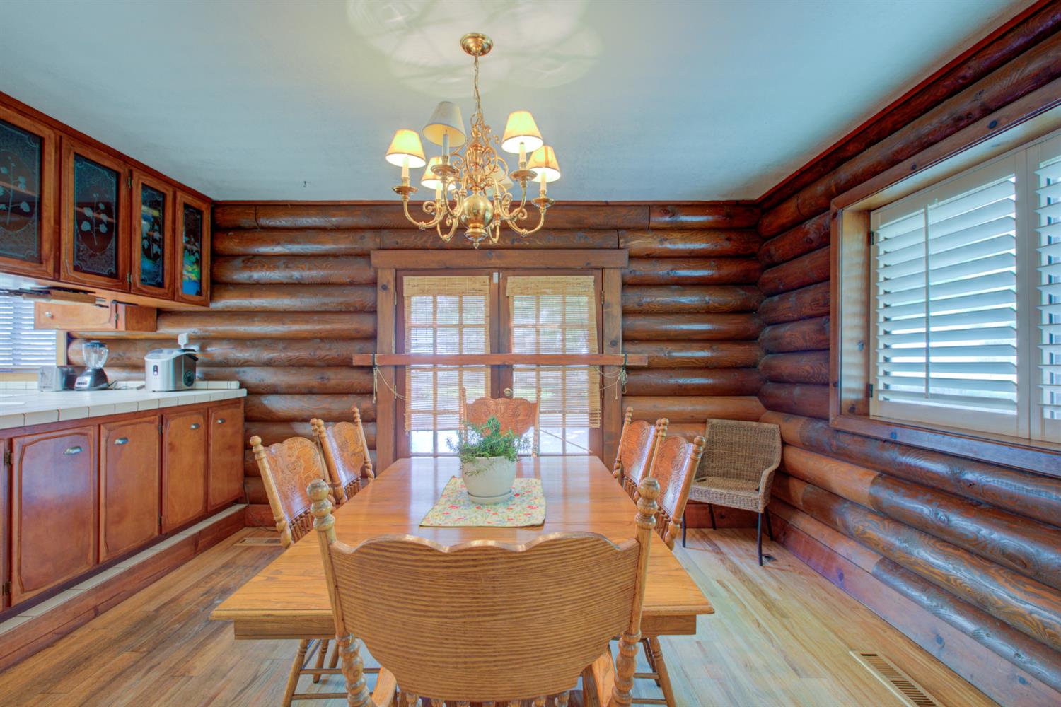 15686 Cozzi Ave, Dos Palos, CA 93620