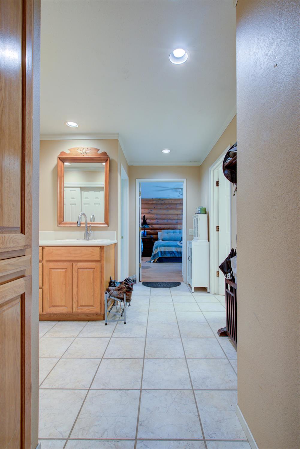 15686 Cozzi Ave, Dos Palos, CA 93620