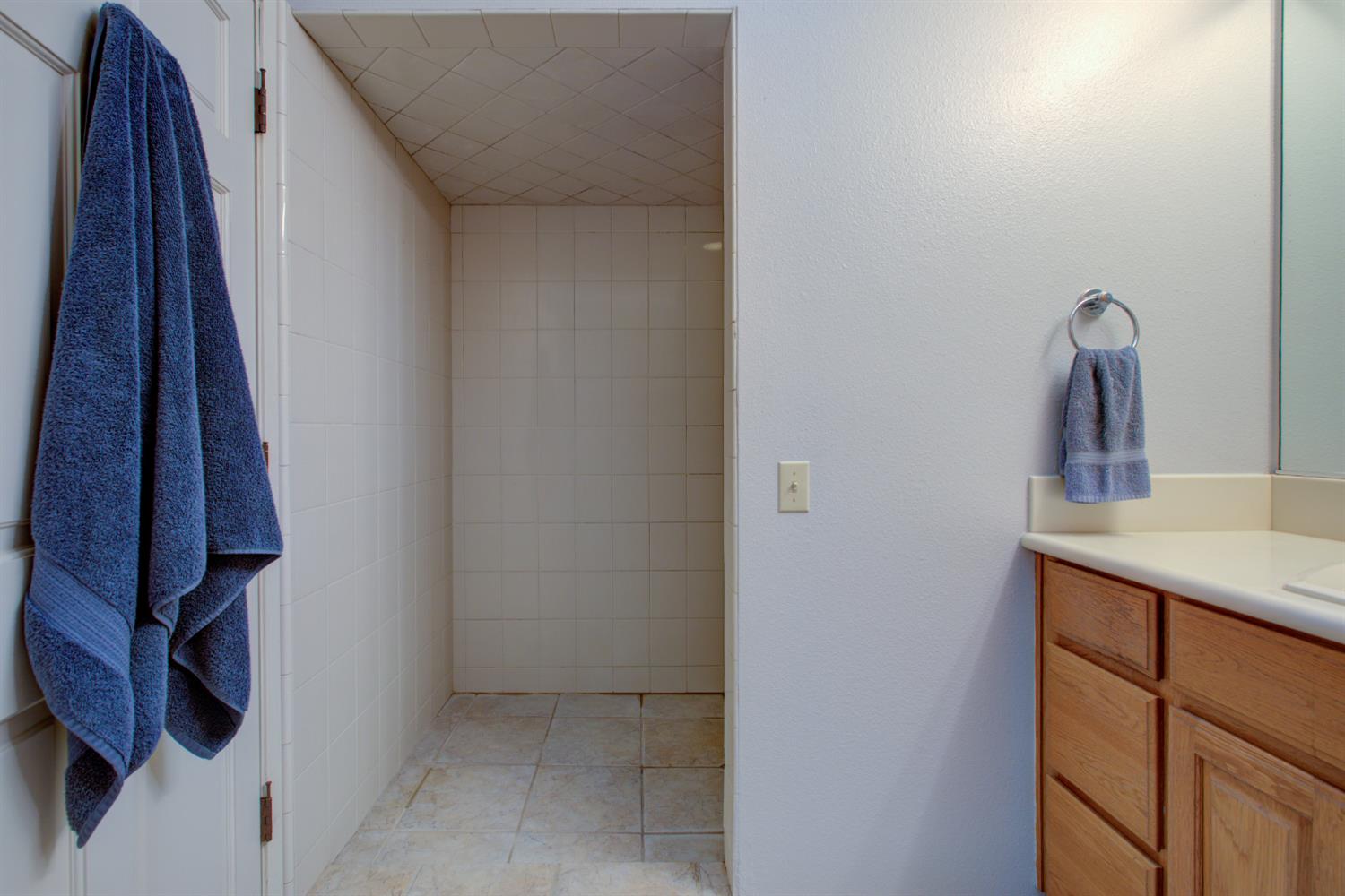 15686 Cozzi Ave, Dos Palos, CA 93620