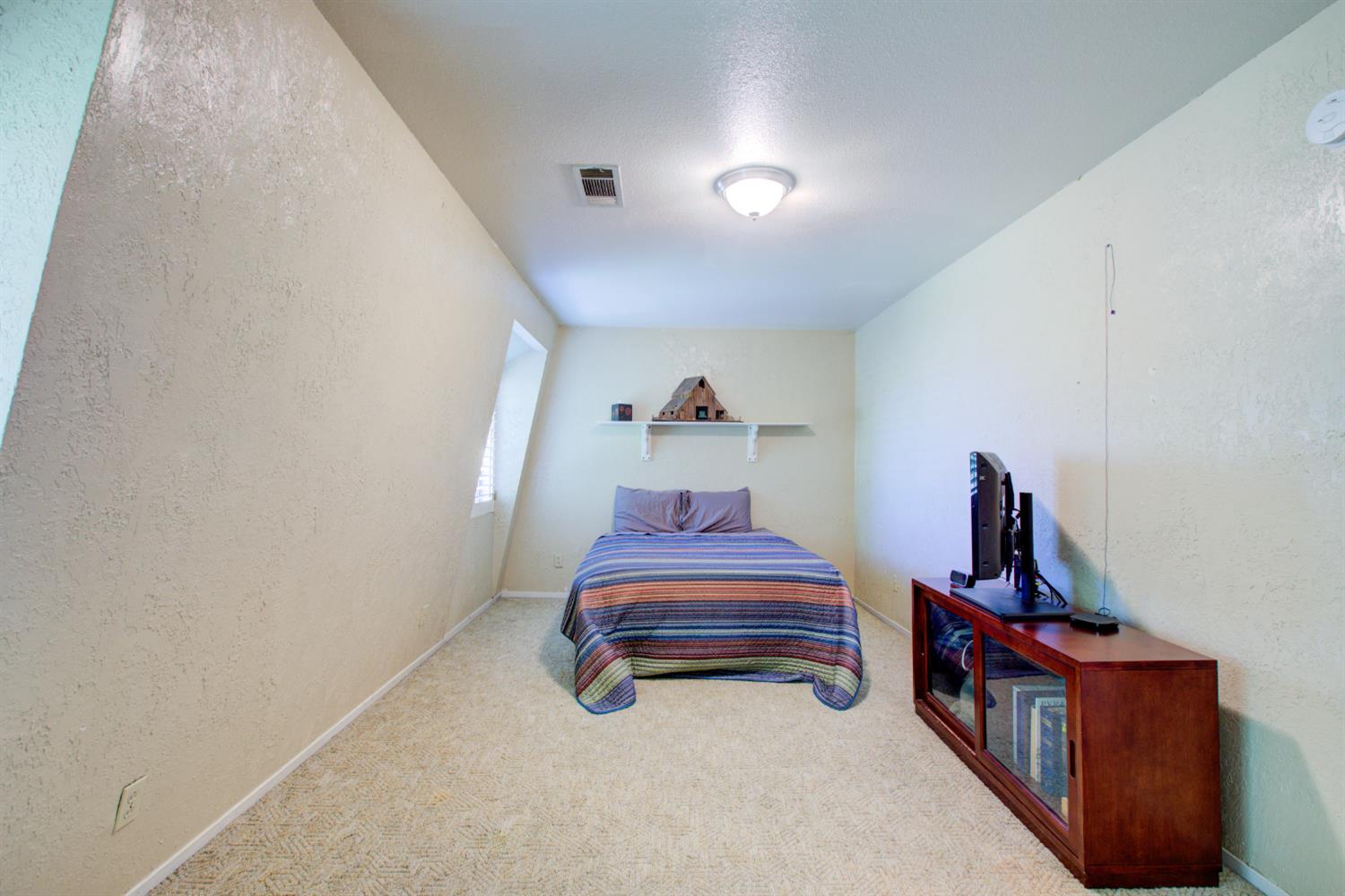 15686 Cozzi Ave, Dos Palos, CA 93620