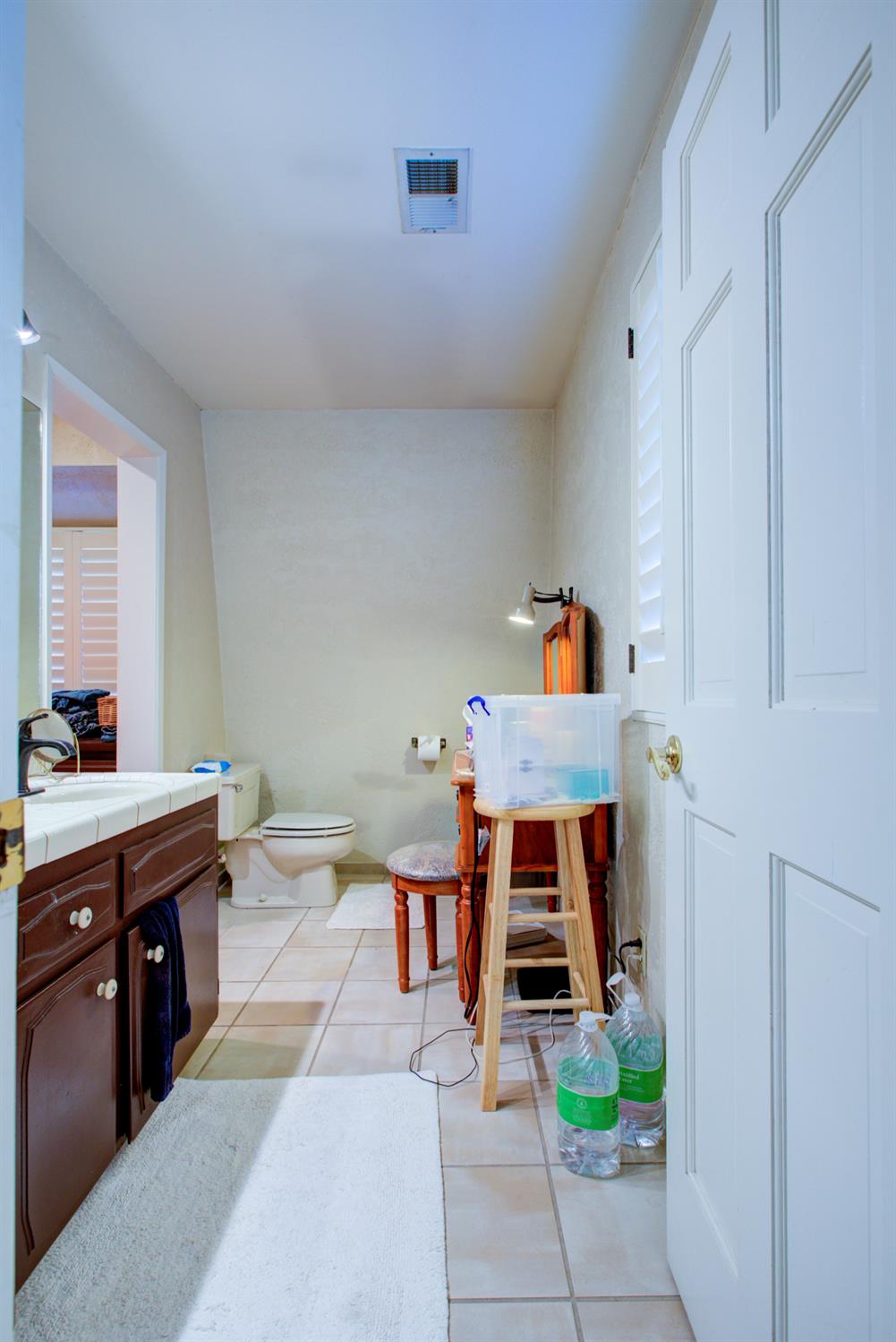 15686 Cozzi Ave, Dos Palos, CA 93620