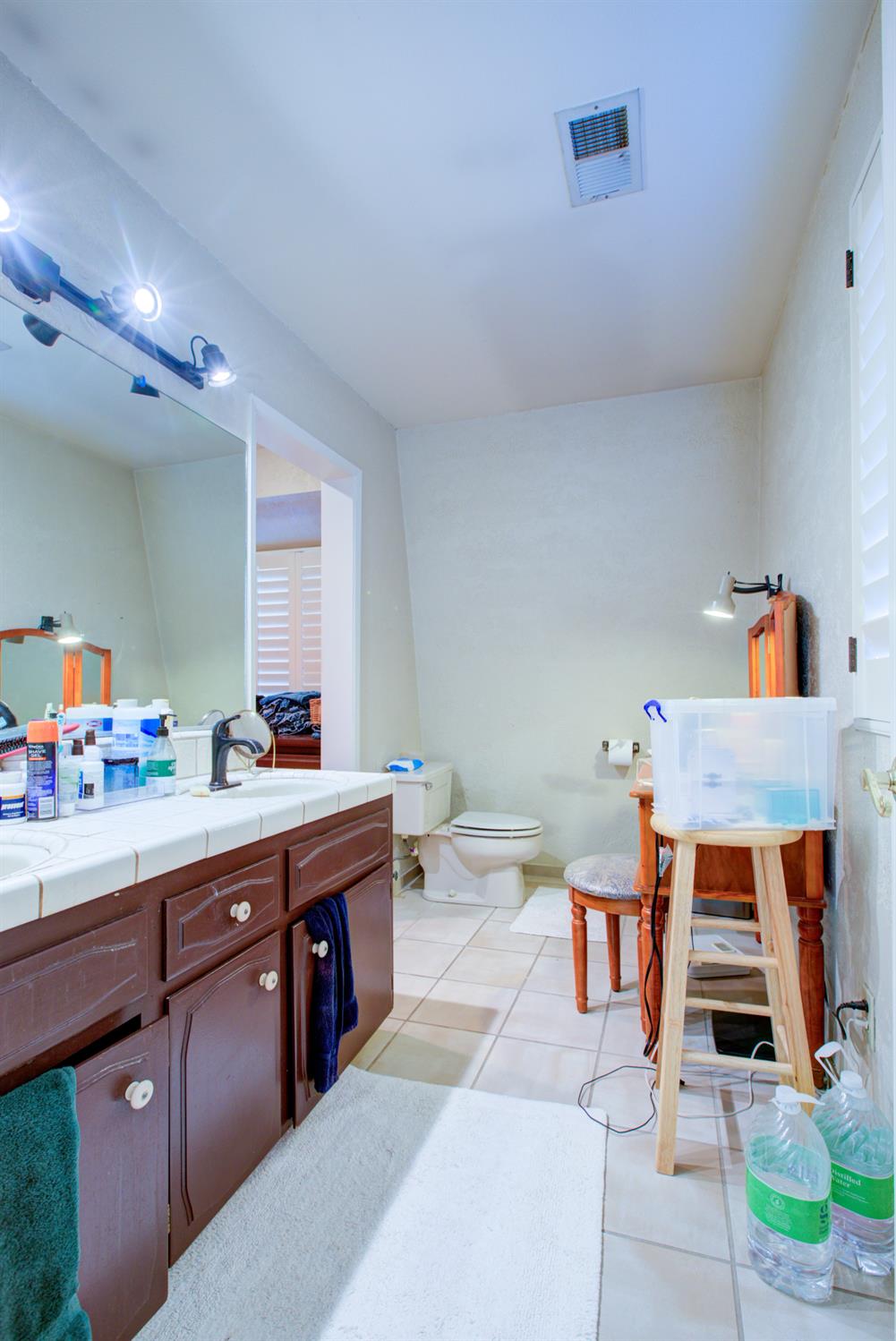 15686 Cozzi Ave, Dos Palos, CA 93620