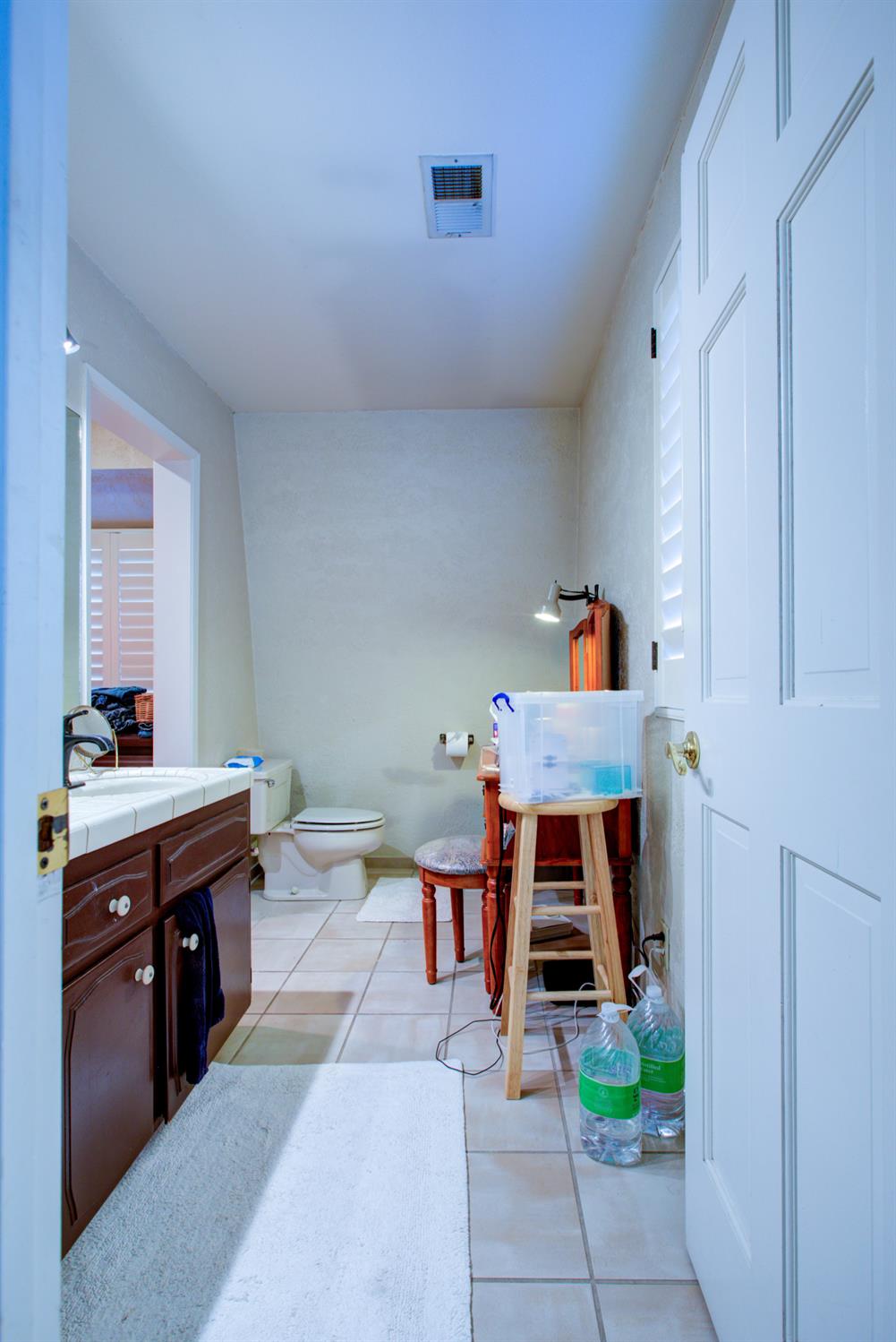 15686 Cozzi Ave, Dos Palos, CA 93620