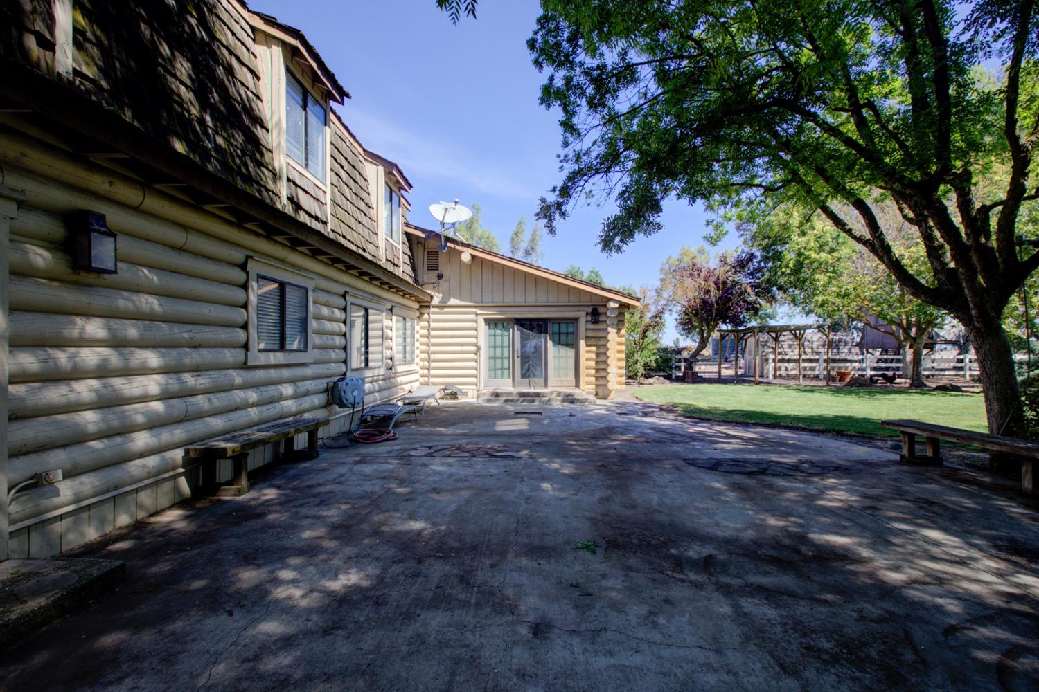 15686 Cozzi Ave, Dos Palos, CA 93620