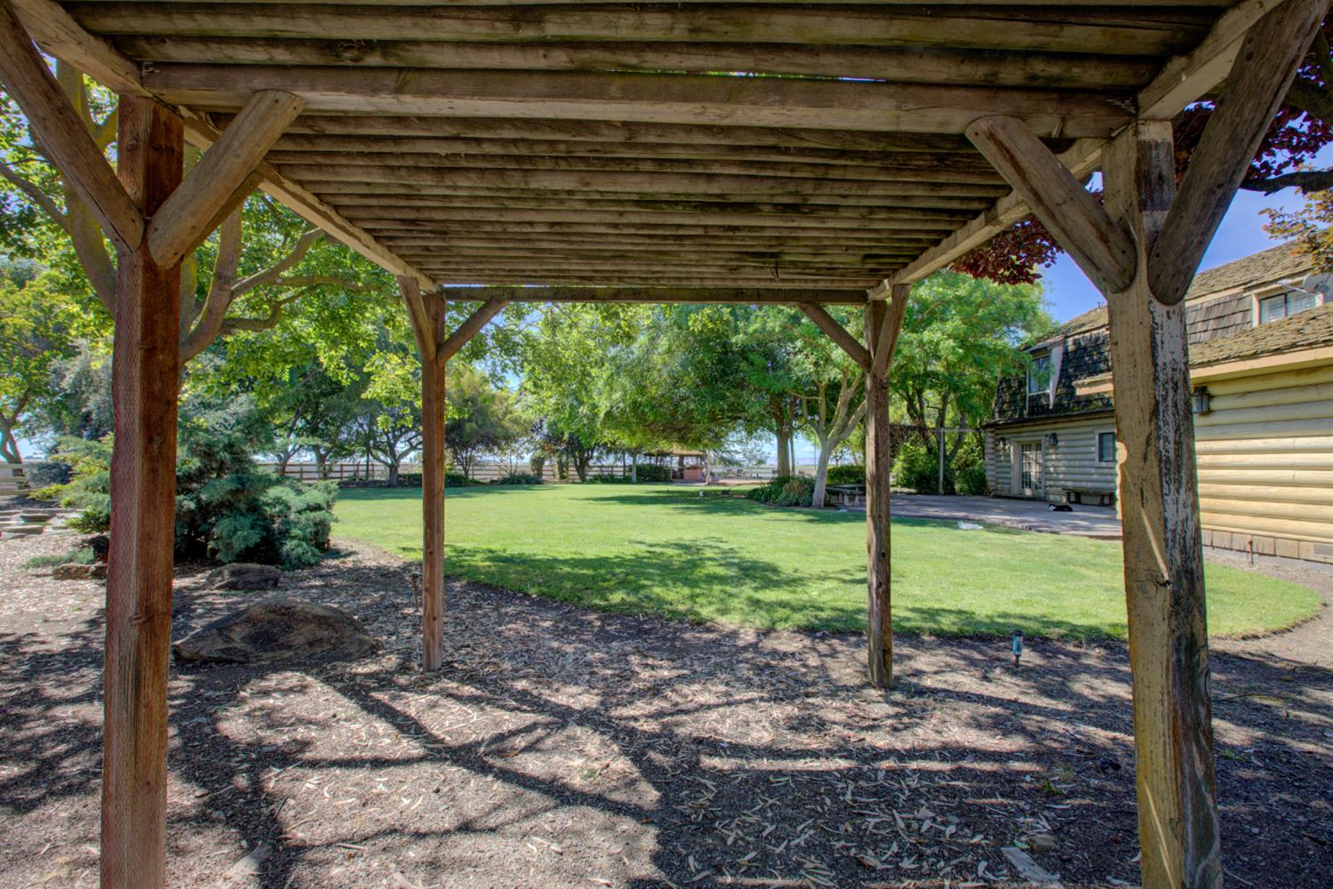 15686 Cozzi Ave, Dos Palos, CA 93620