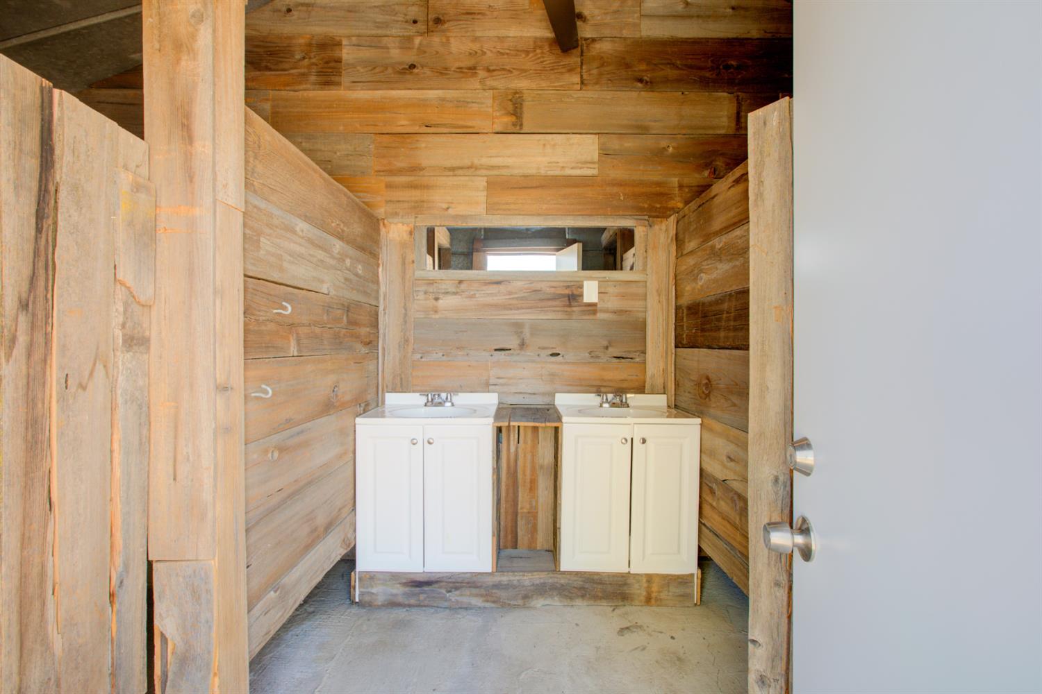 15686 Cozzi Ave, Dos Palos, CA 93620