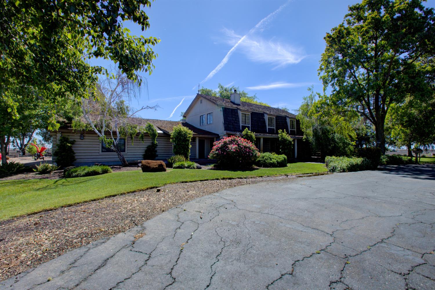 15686 Cozzi Ave, Dos Palos, CA 93620