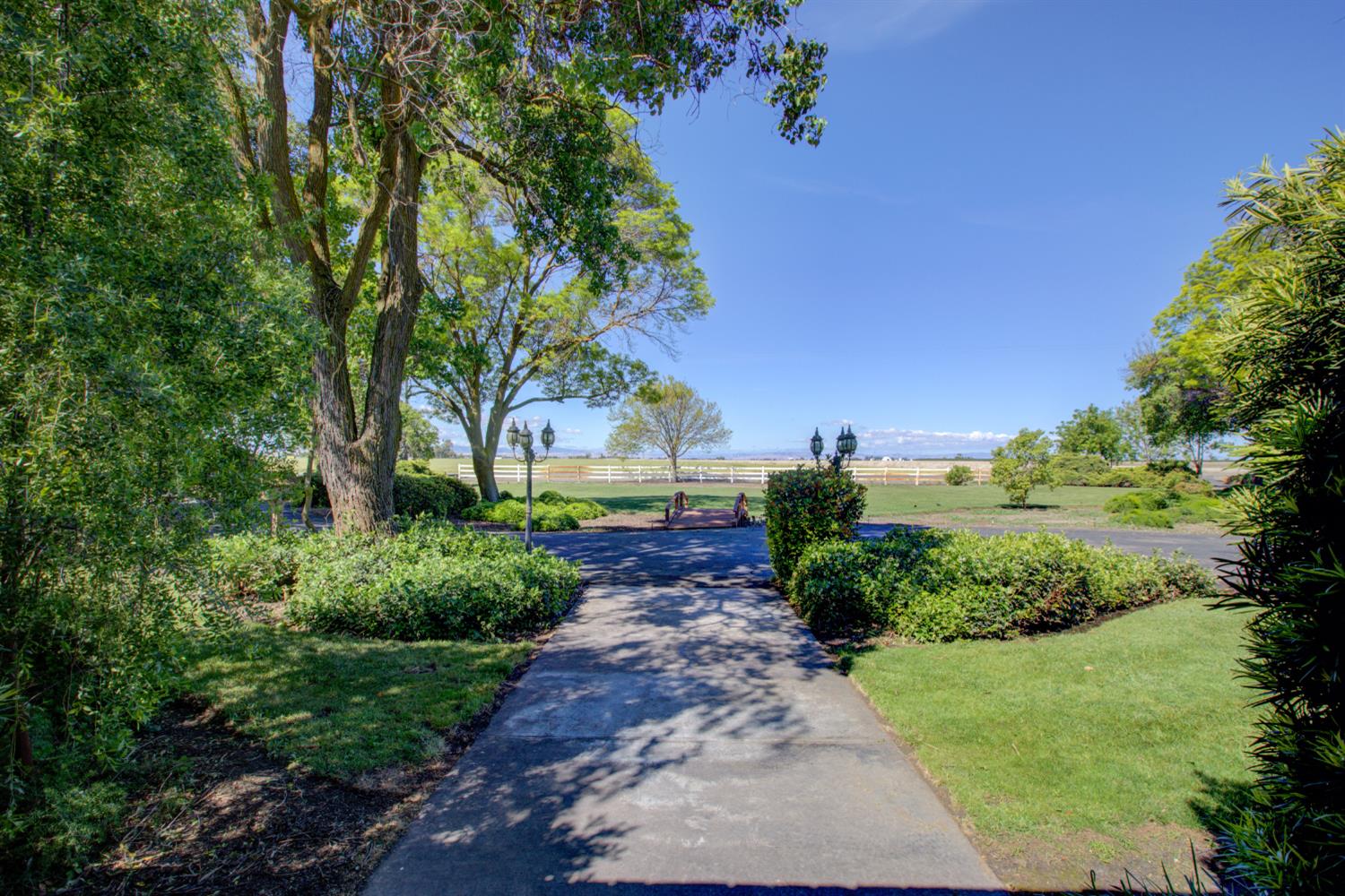 15686 Cozzi Ave, Dos Palos, CA 93620