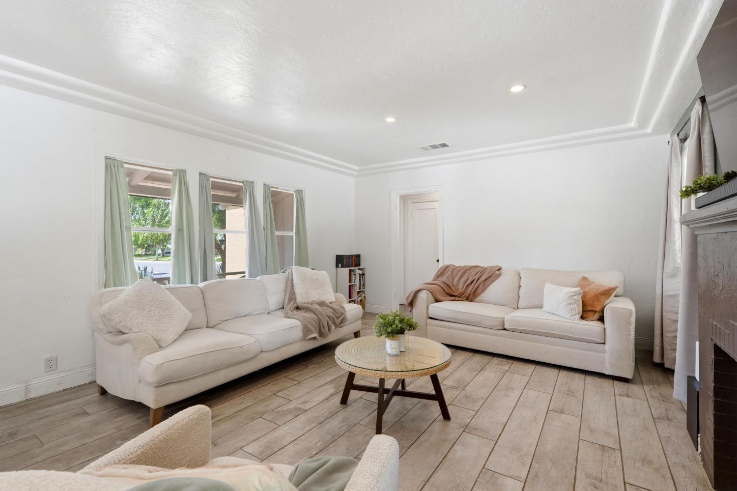 2142 N Wilson Ave, Fresno, CA 93704