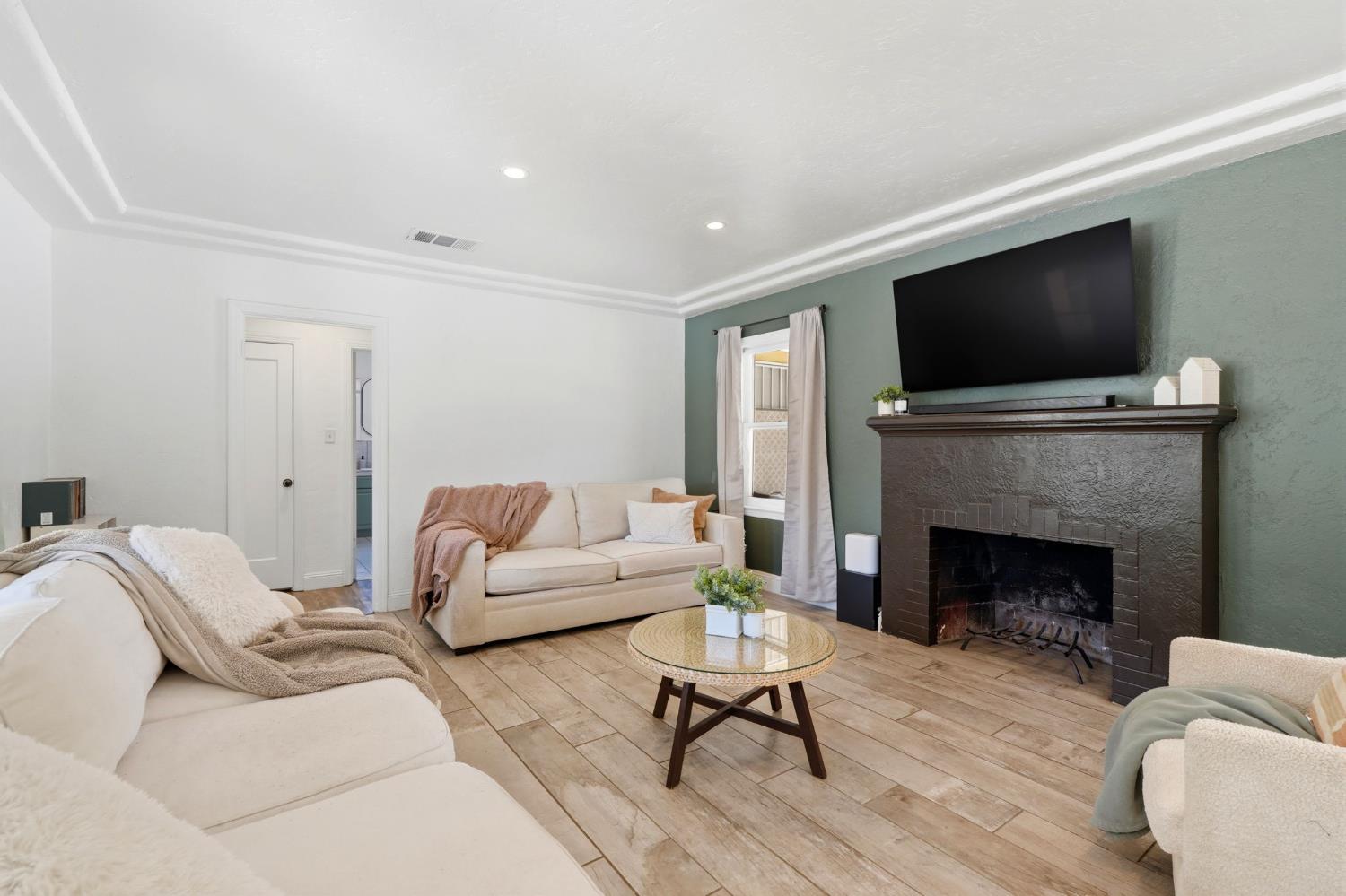 2142 N Wilson Ave, Fresno, CA 93704