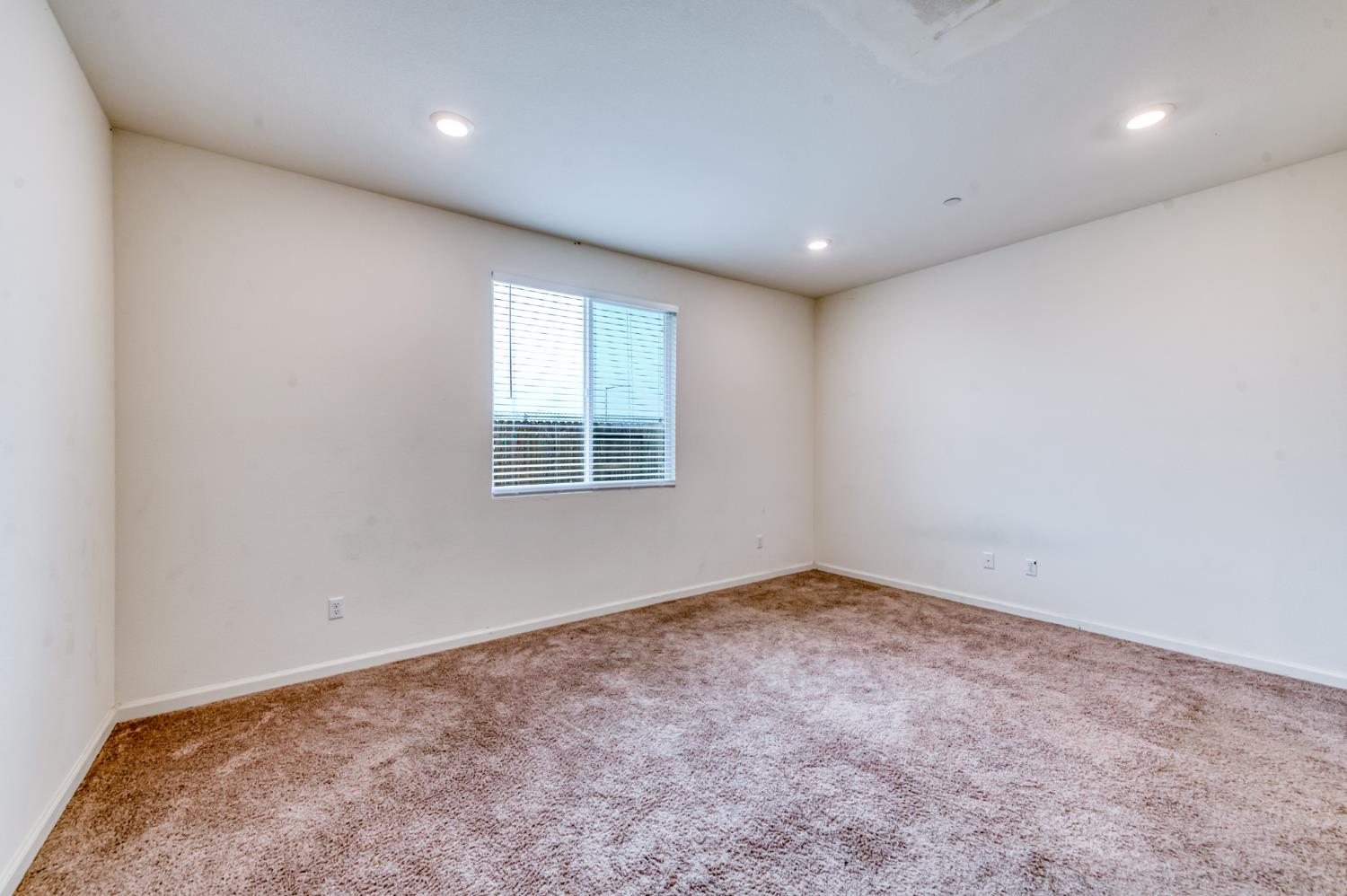 1469 Rinconada Dr, Madera, CA 93637