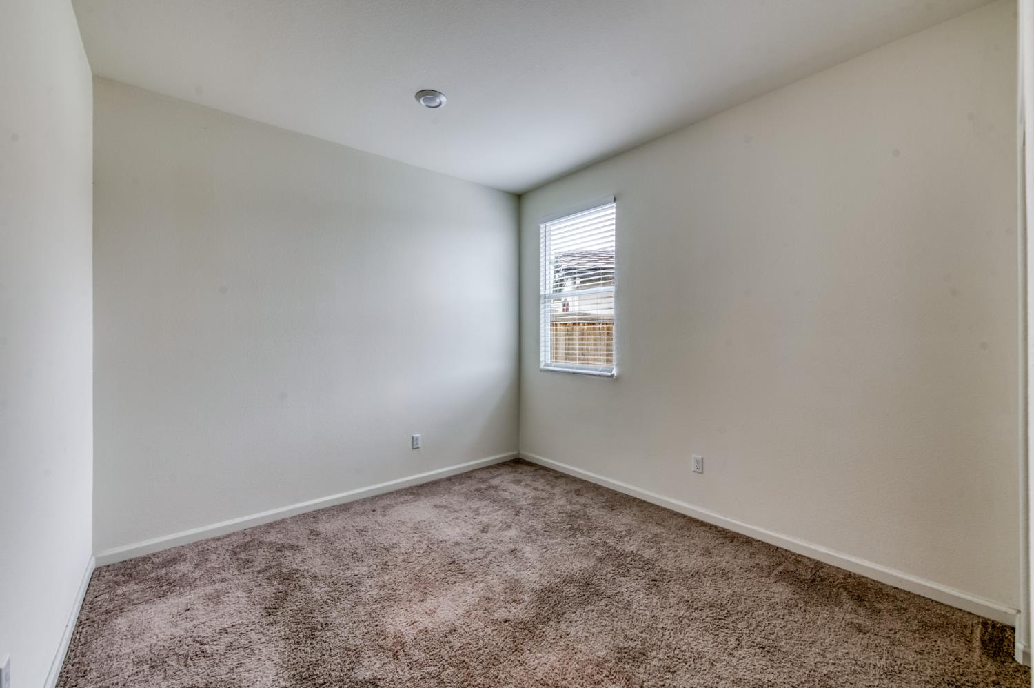 1469 Rinconada Dr, Madera, CA 93637