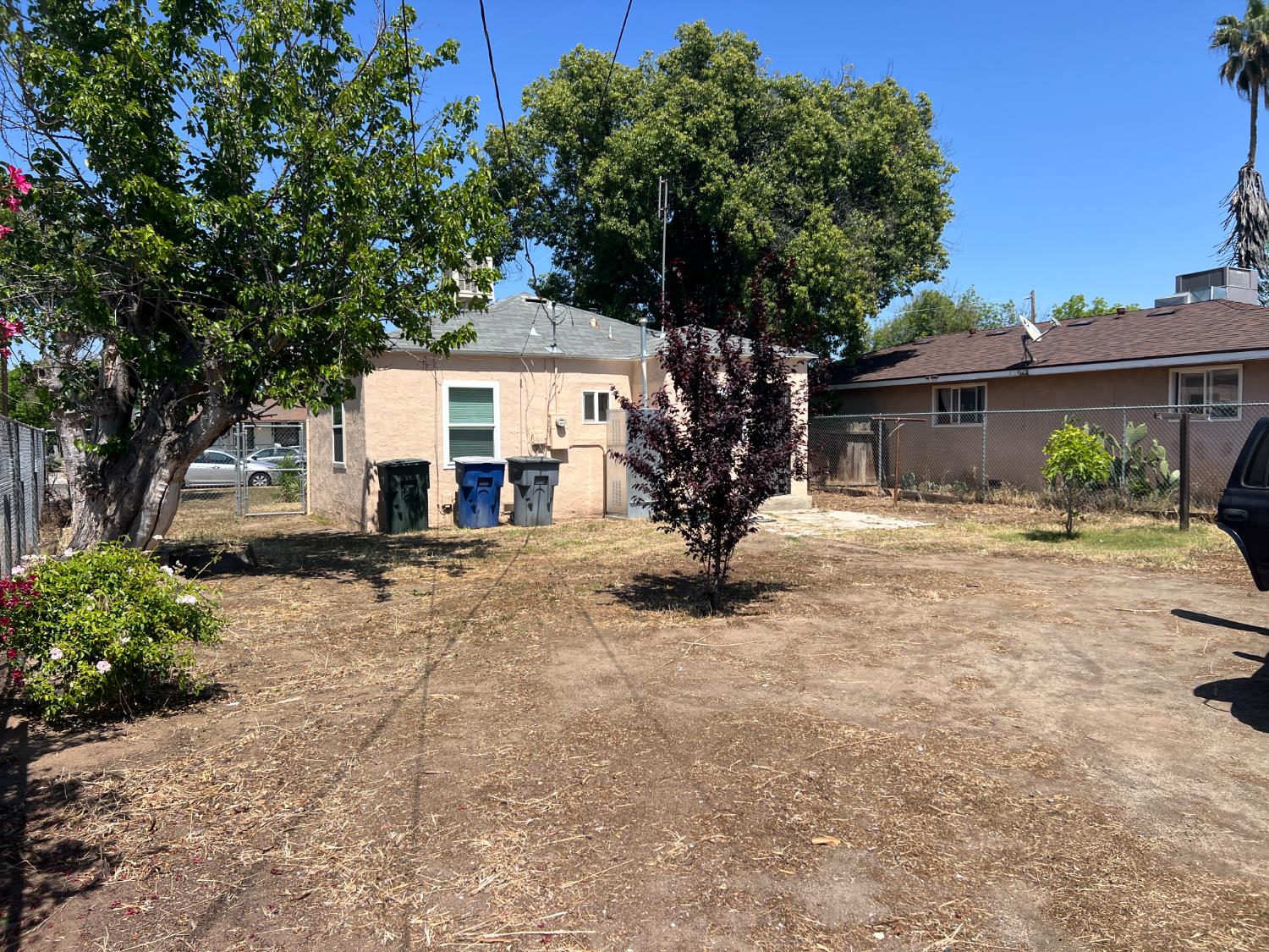 3244 E Pine Ave, Fresno, CA 93703