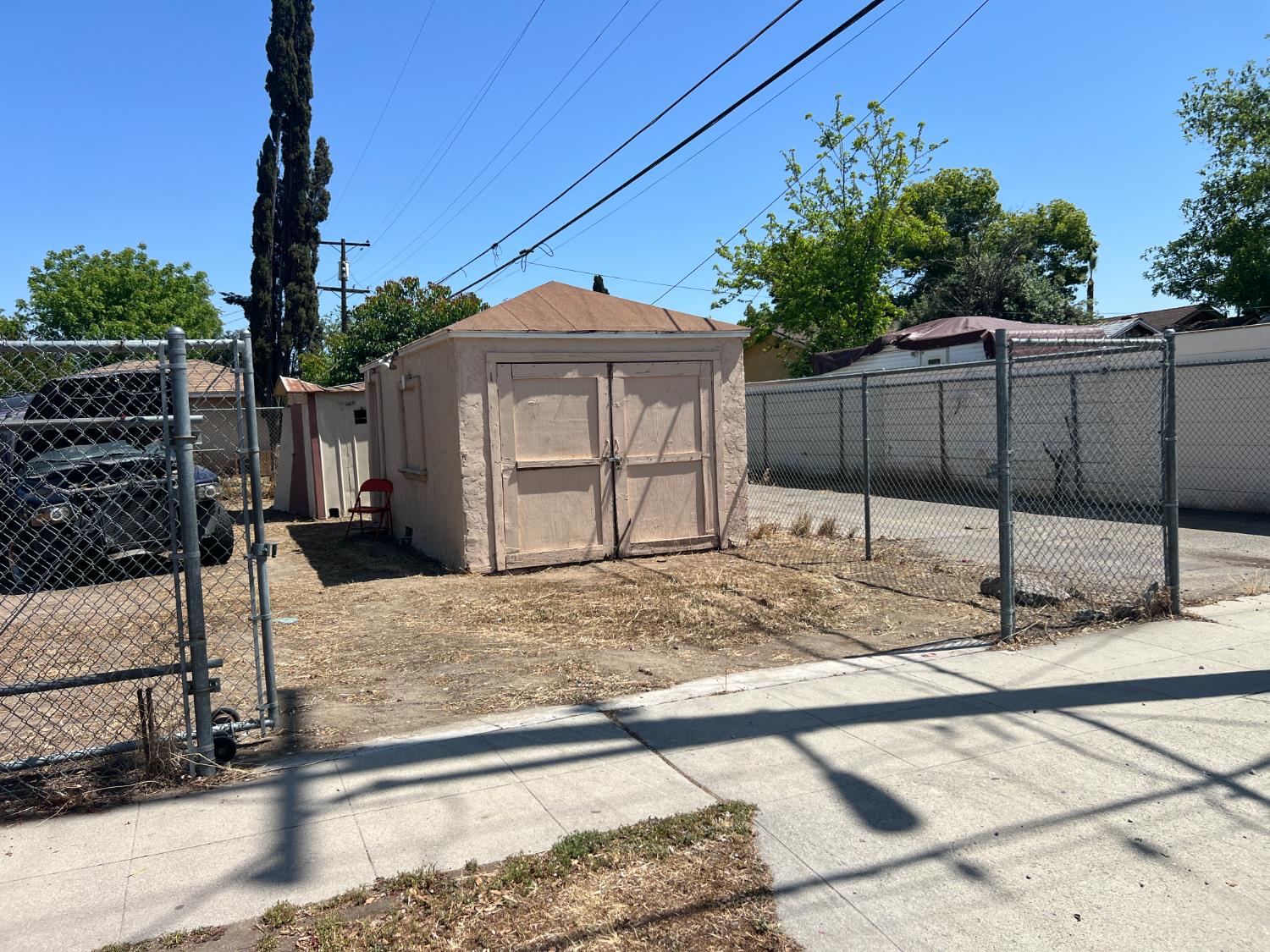 3244 E Pine Ave, Fresno, CA 93703