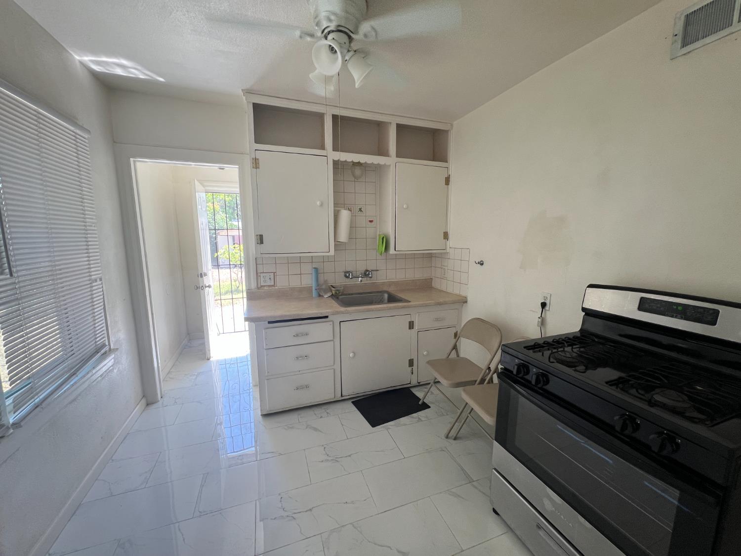 3244 E Pine Ave, Fresno, CA 93703