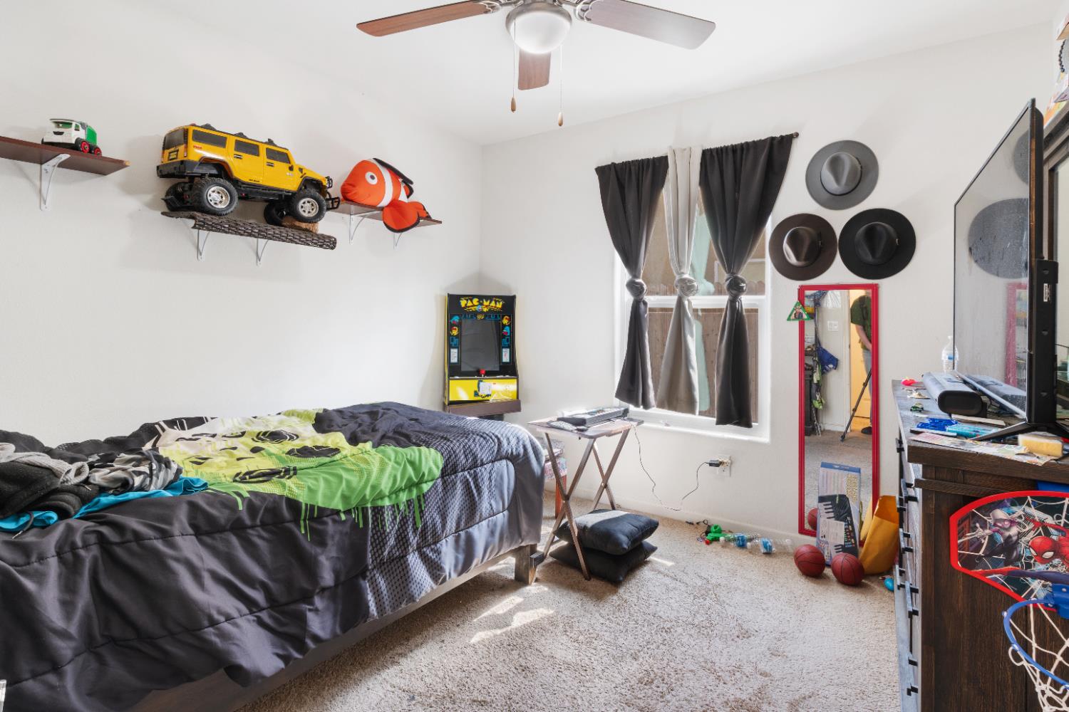 5622 W Pontiac Way, Fresno, CA 93722