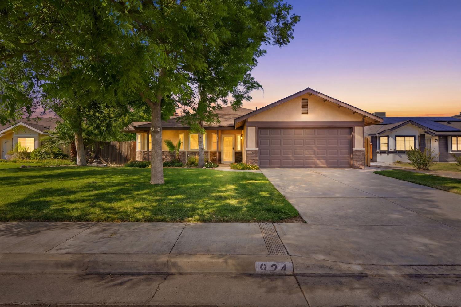 924 Greenwood Ave, Hanford, CA 93230