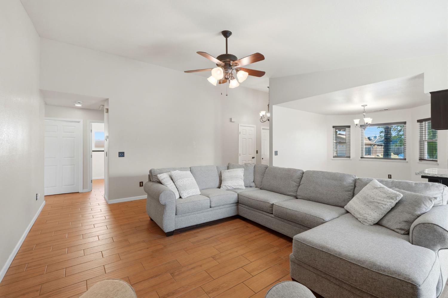 924 Greenwood Ave, Hanford, CA 93230